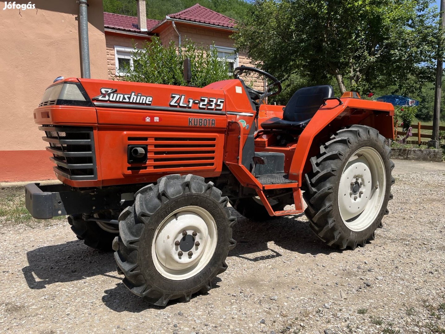 Kubota L1-235