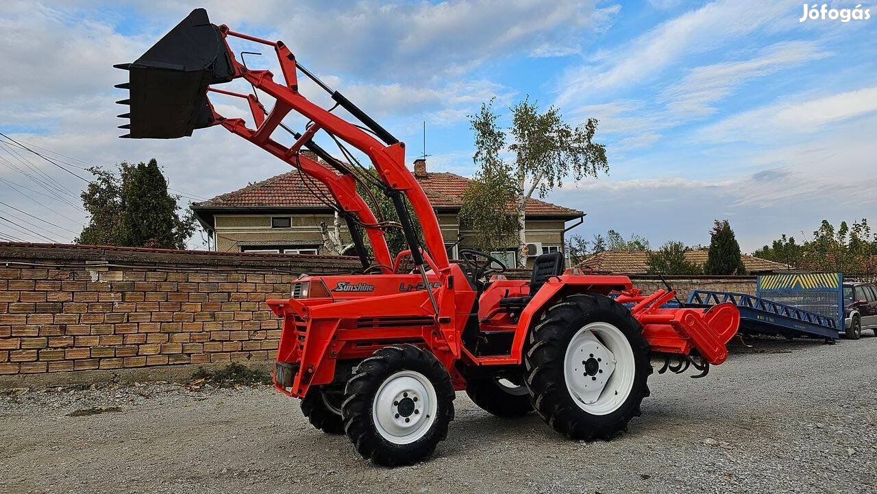 Kubota L1-245D