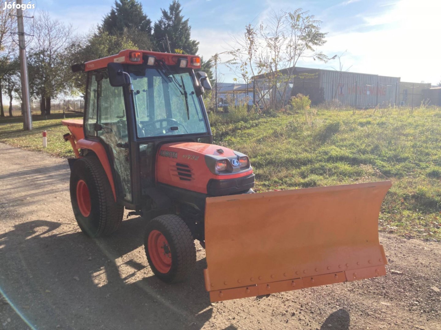 Kubota STV32 Kommunális traktor