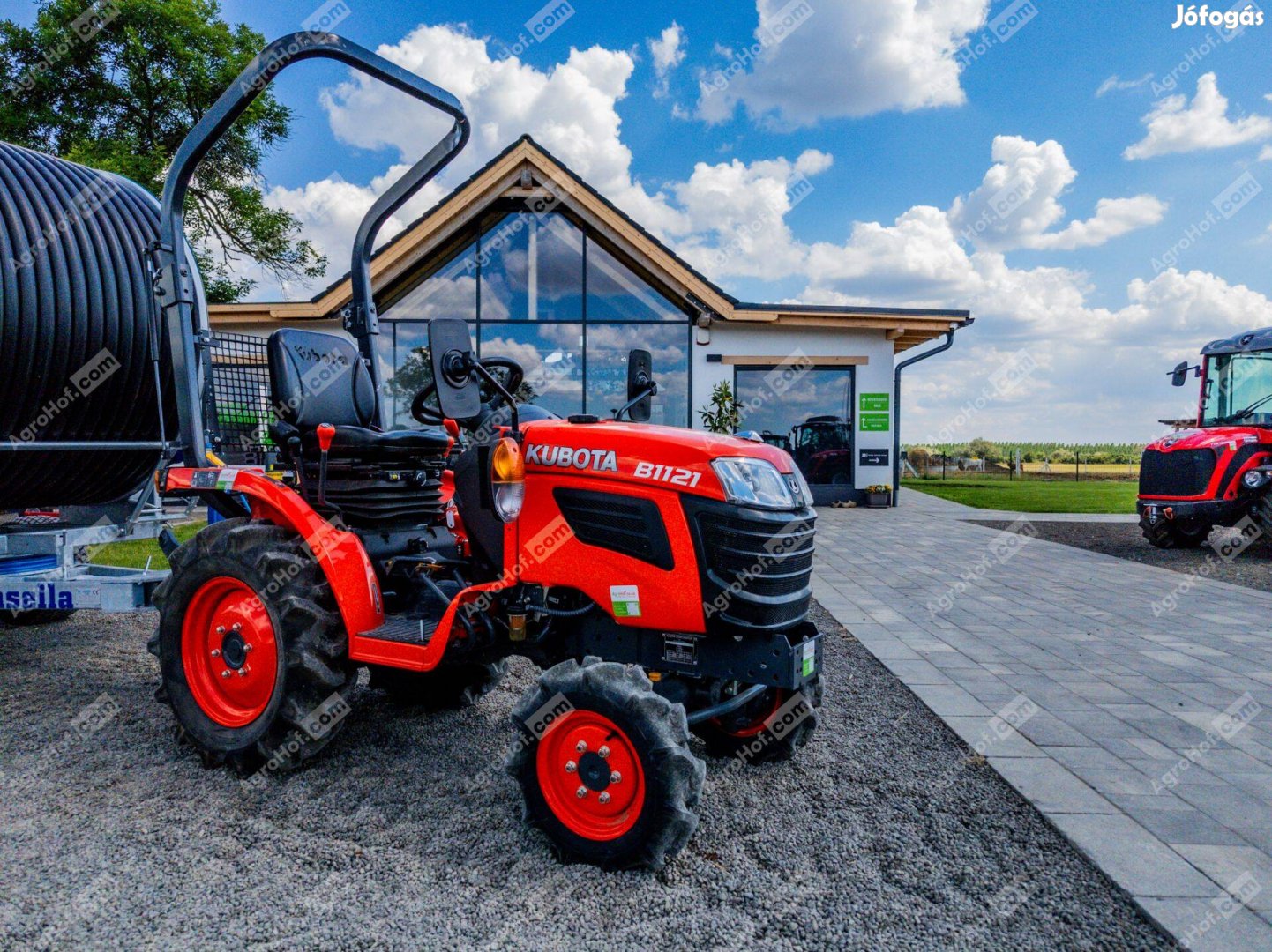 Kubota Traktor 12 le, bukókeretes / Kubota B1121