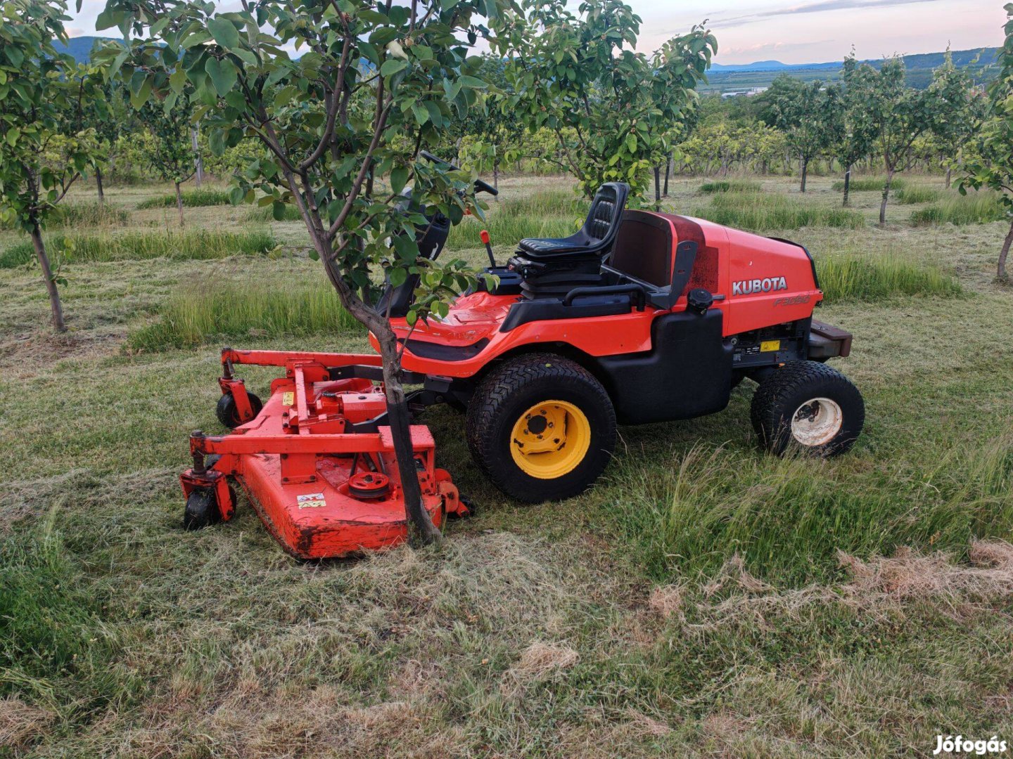 Kubota fűnyírótraktor 4x4 dízel kardán front vágóasztal traktor