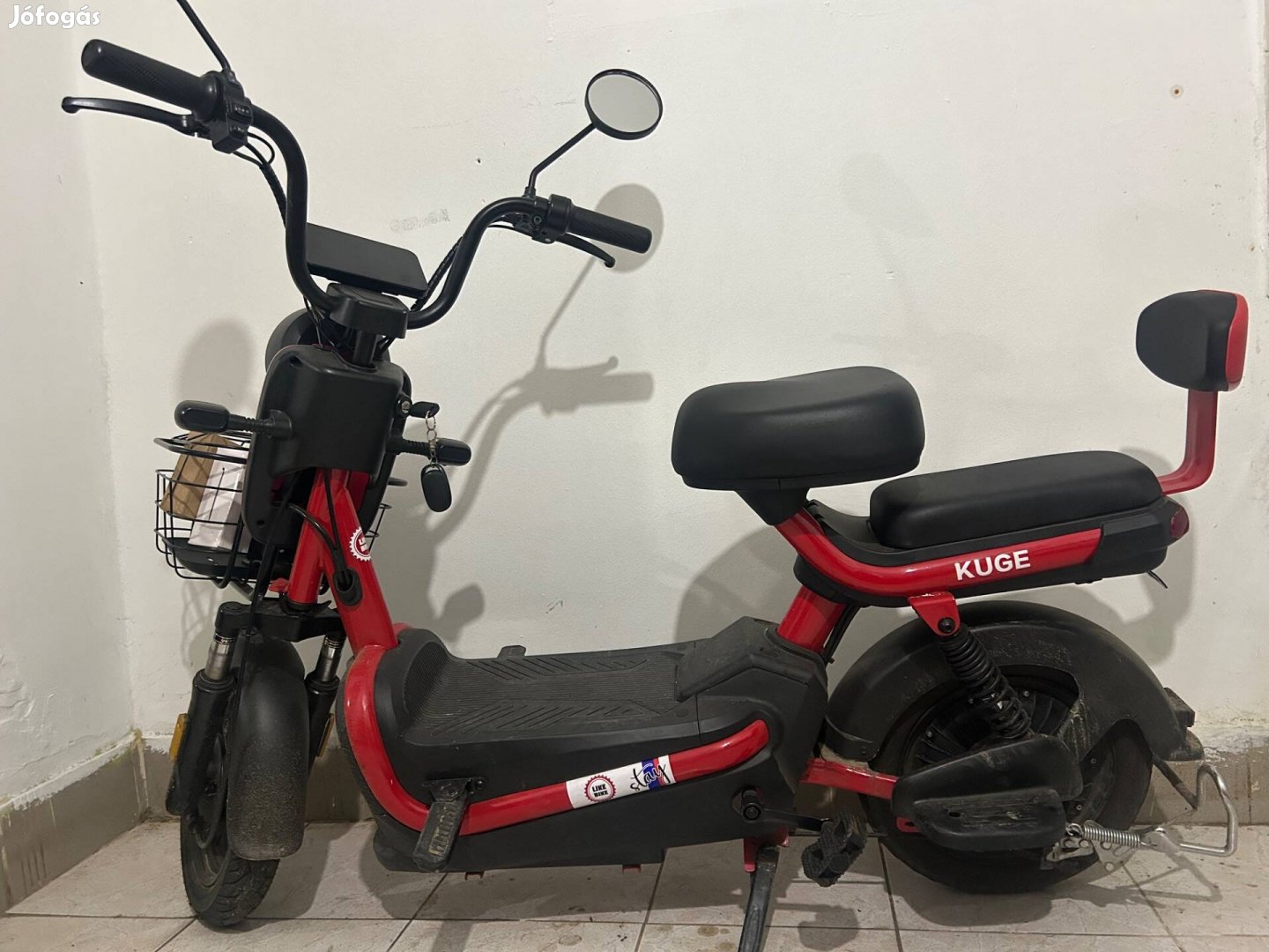 Kuge elektromos robogó