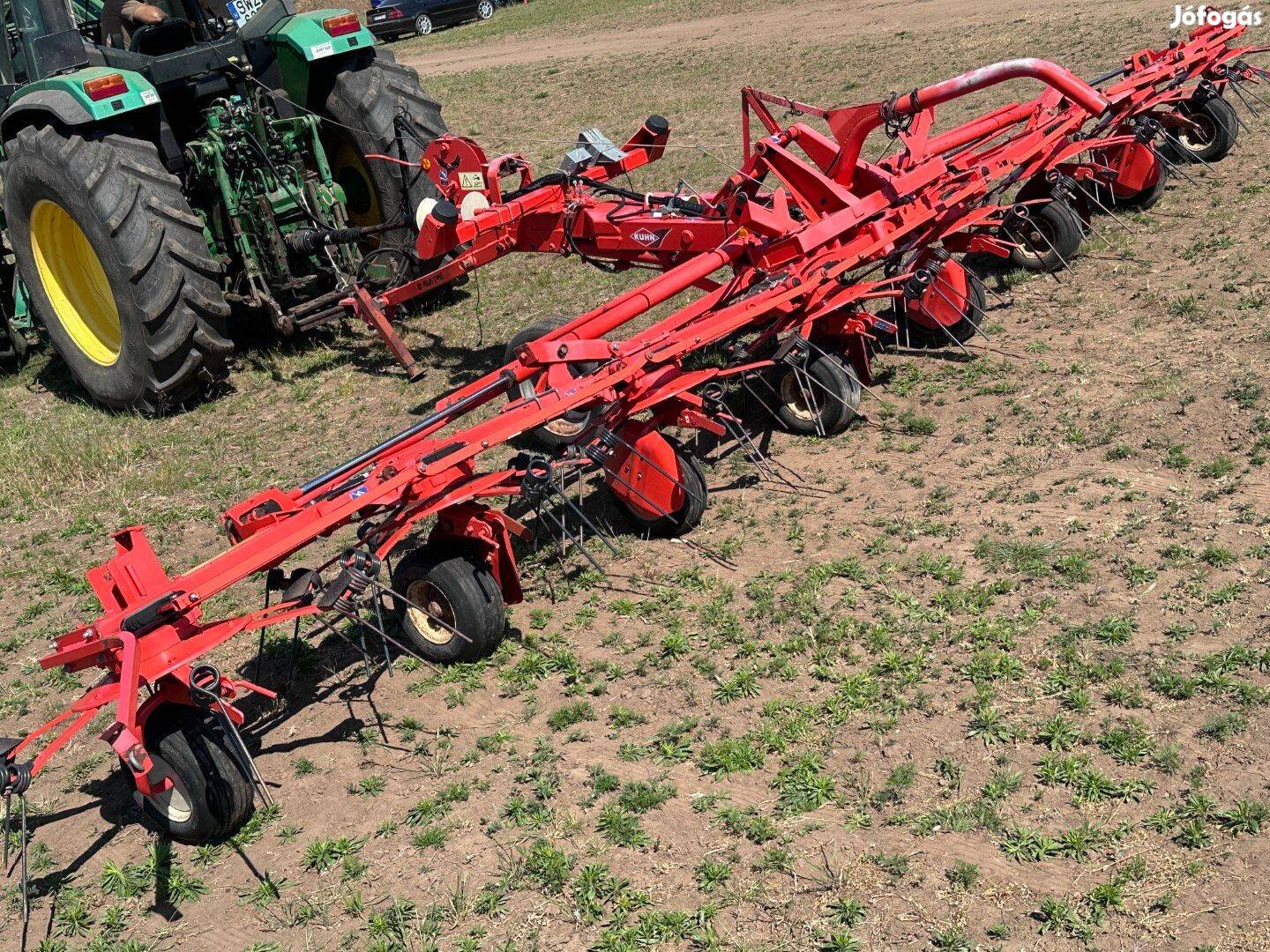 Kuhn 8,7m-es rendterítő, rendkezelő