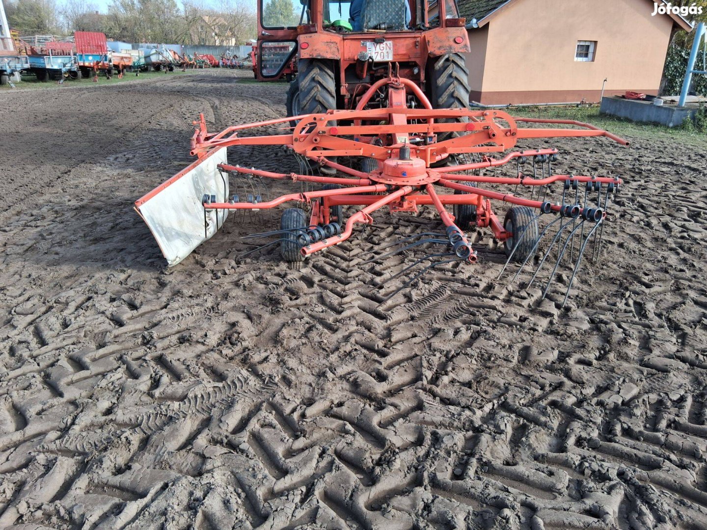 Kuhn GA 3501GM tip kivehető karos gardános rendsodró rendképző tandem