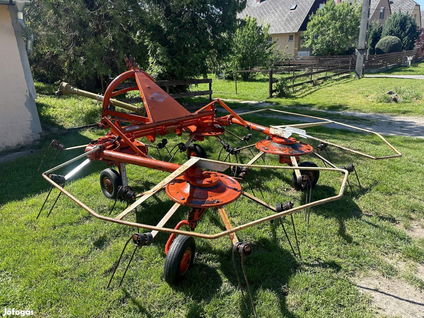 Kuhn GF 452 P függesztett rendterítő