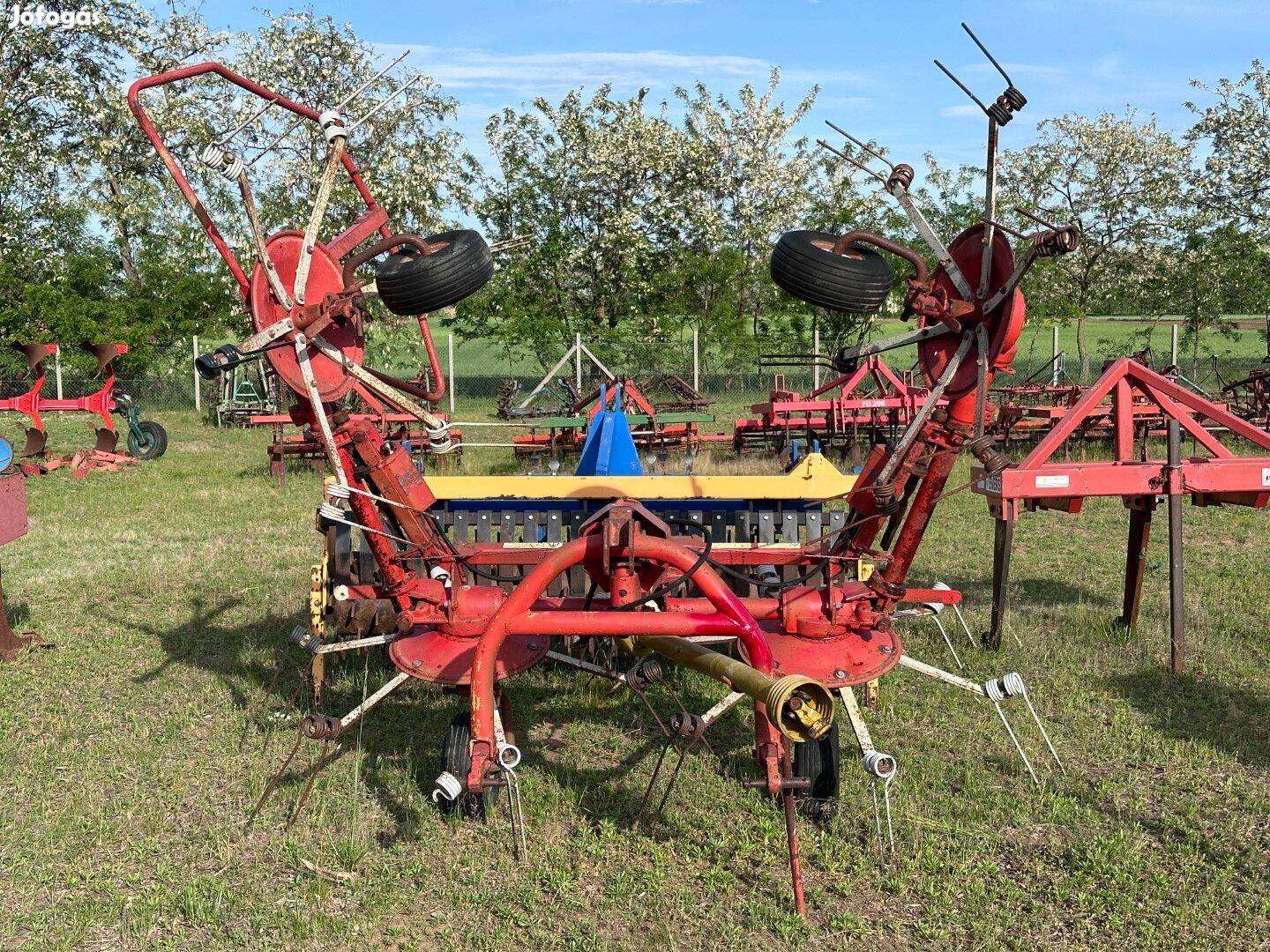 Kuhn GF 5000 5m-es rendterítő, rendkezelő, MTZ kategória