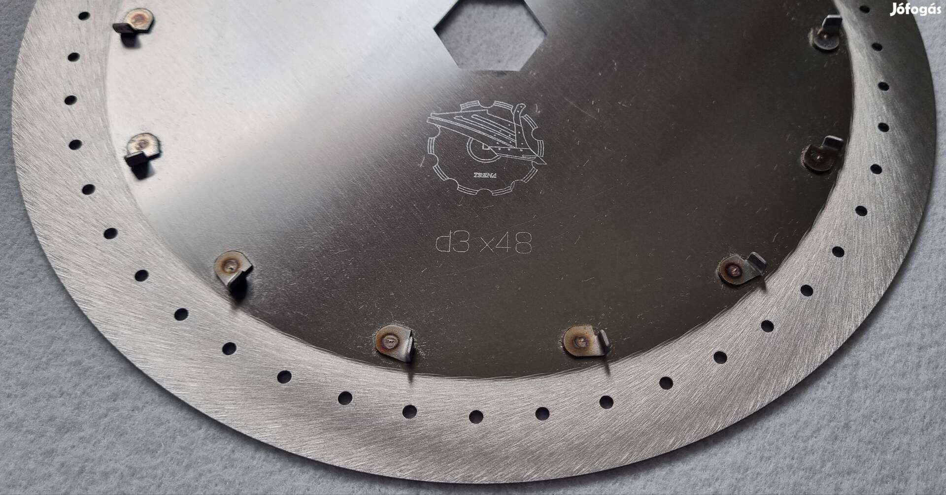 Kuhn Maxima 3 x 48 speciális furatszámú csemegekukorica vetőtárcsa 