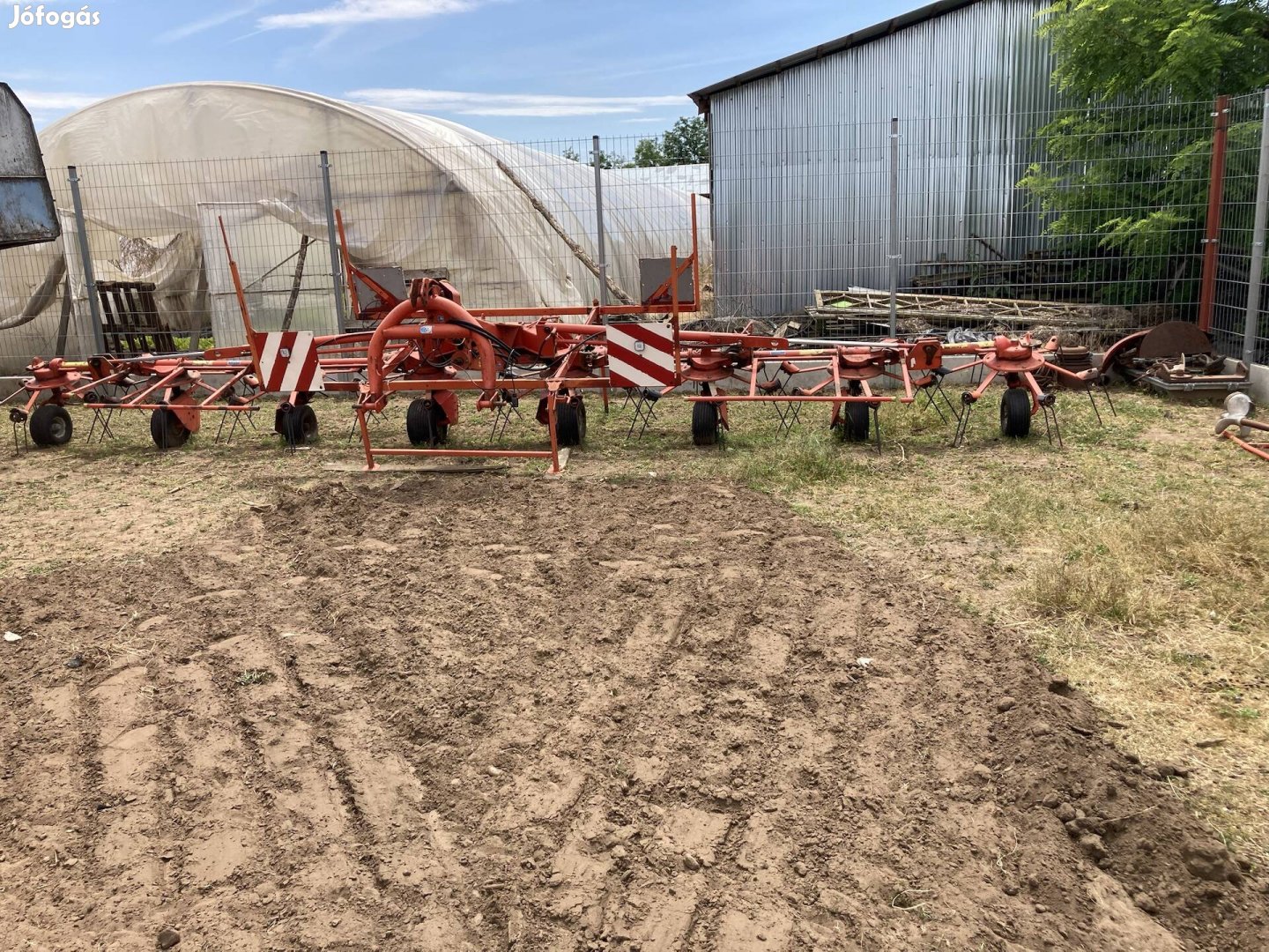 Kuhn rendterítő 8501