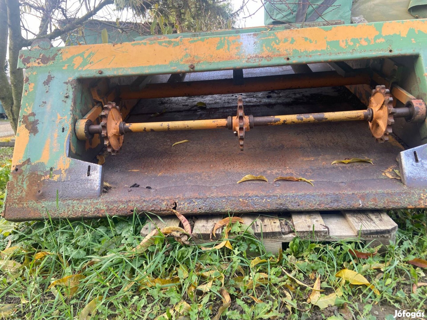 Kukorica ferdefelhordó