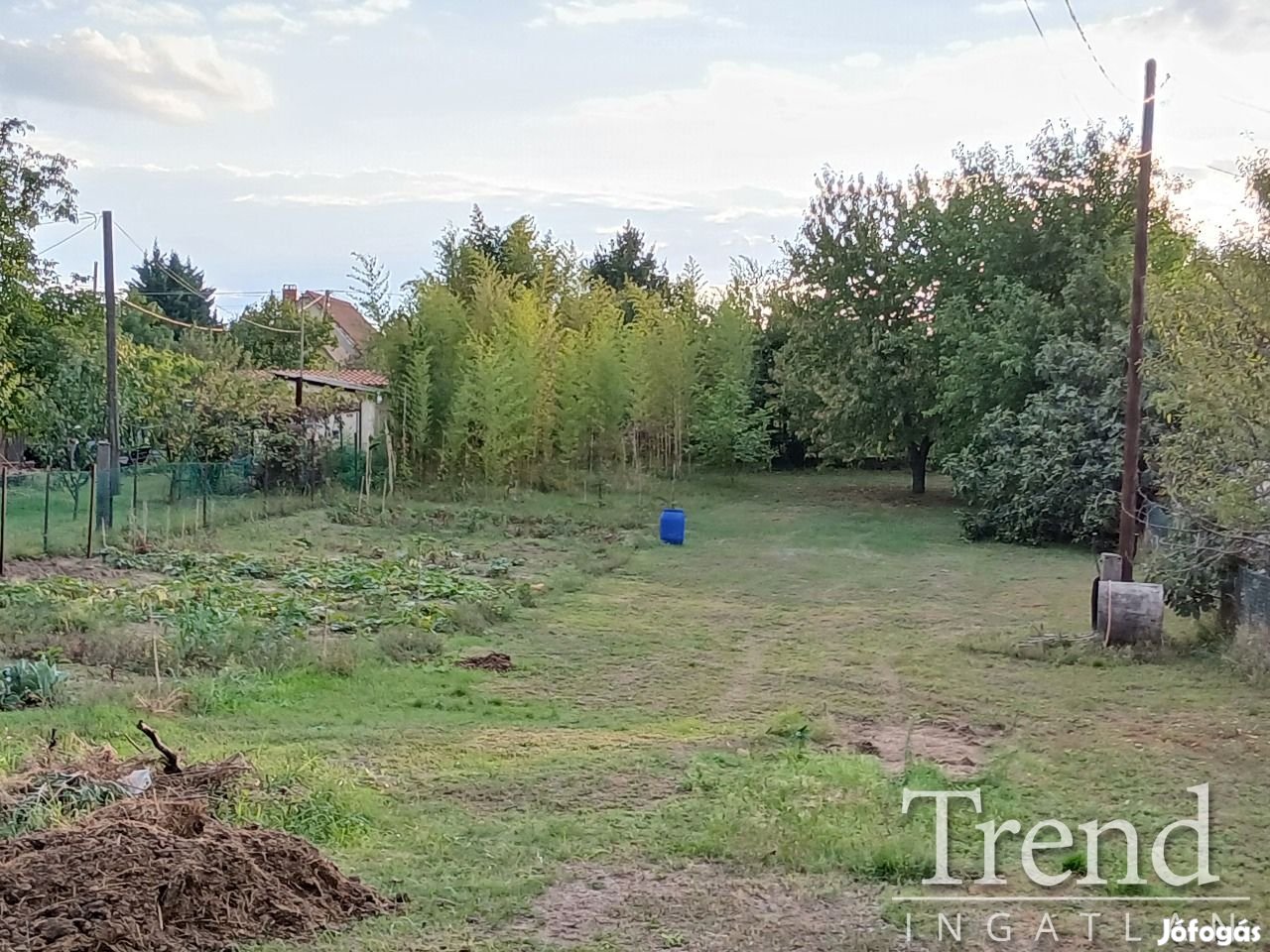 Kulcson telek eladó.