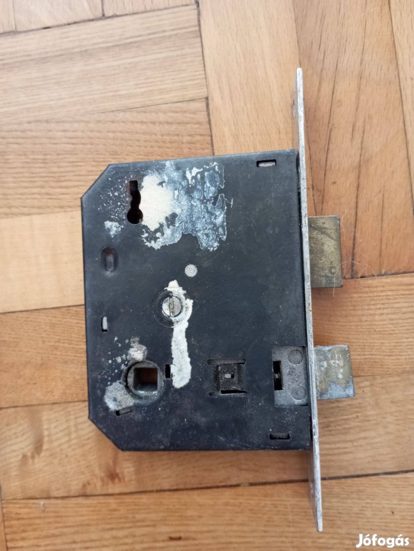 Kulcsos bevésőzár 3