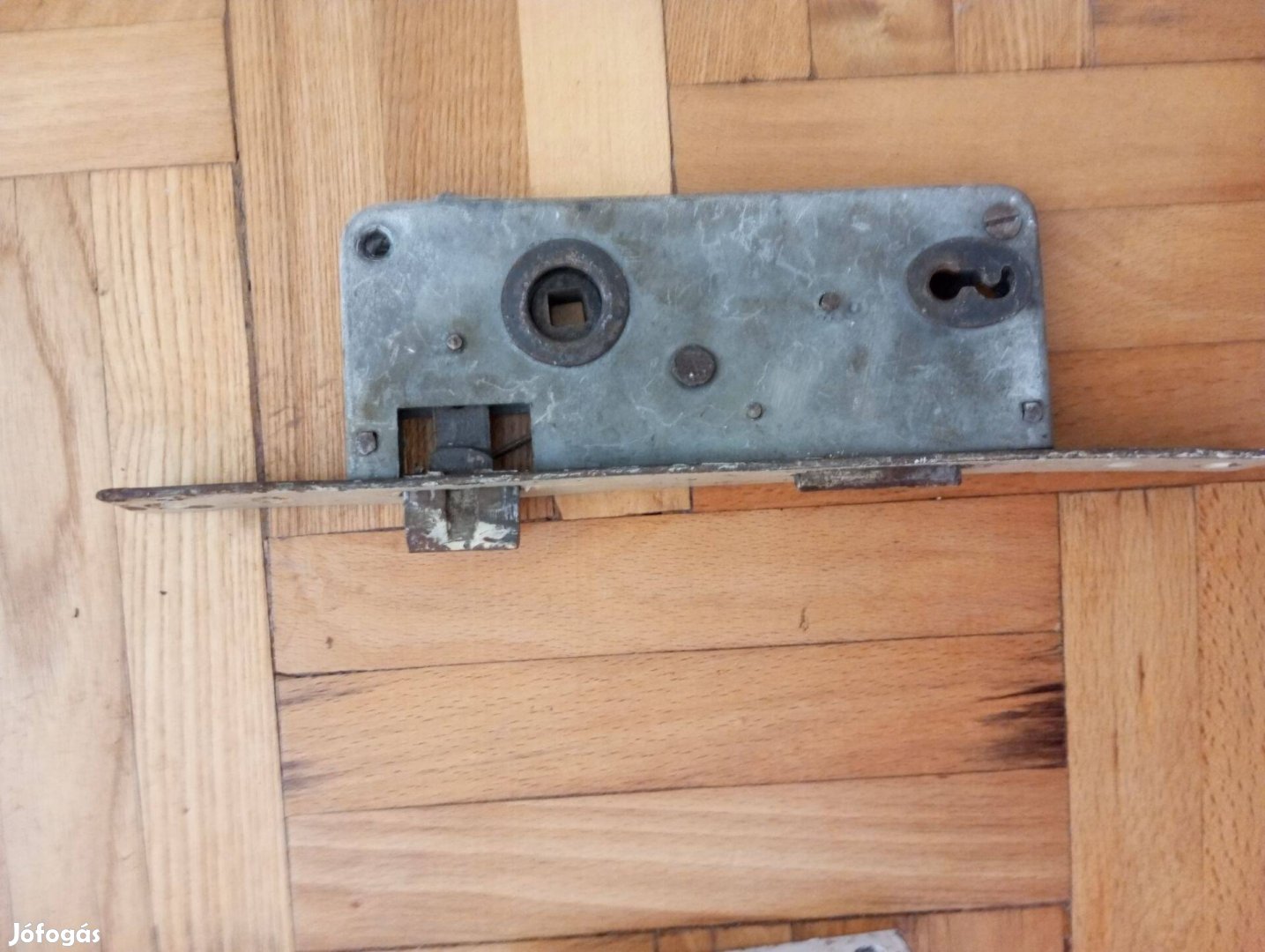 Kulcsos bevésőzár 6