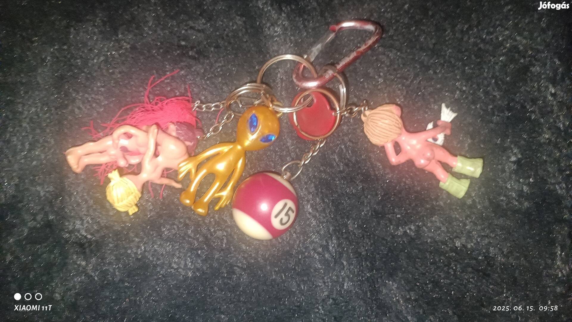 Kulcstartó, egy nagyon ritka darabbal. De mind extra. Posta 