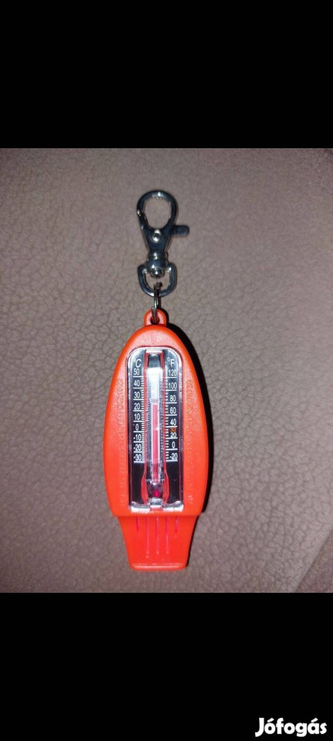 Kulcstartó iránytűvel, síppal, hőmérővel, nagyítóval