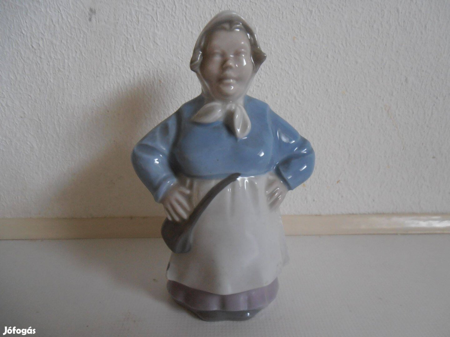 Külföldi porcelán nő figura, nipp