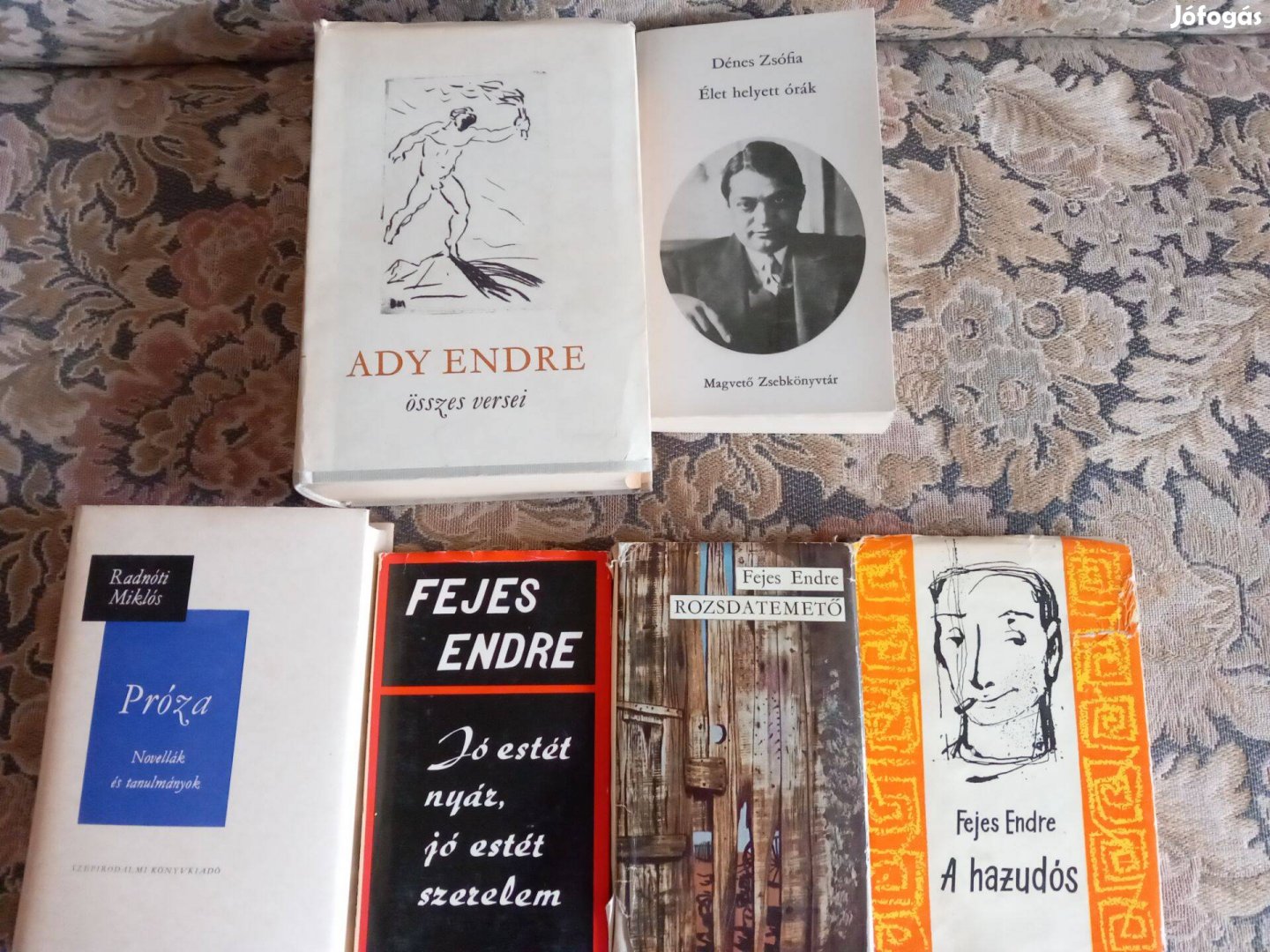 Különböző Magyar költők, írók versei könyvei
