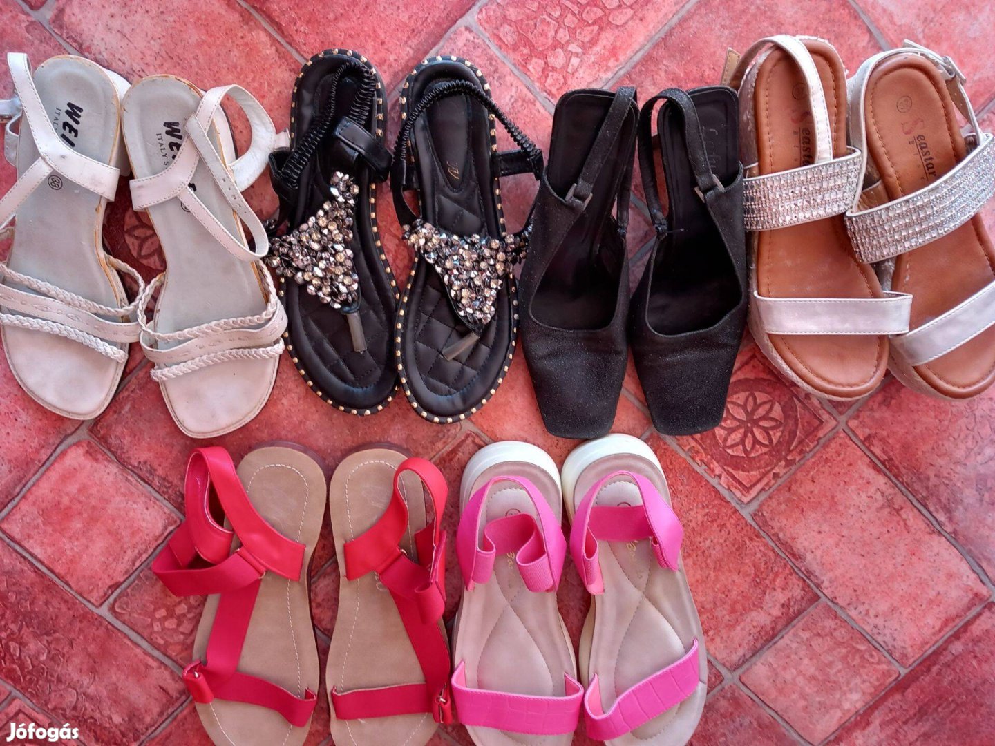 Különböző Új ill újszerű női szandál