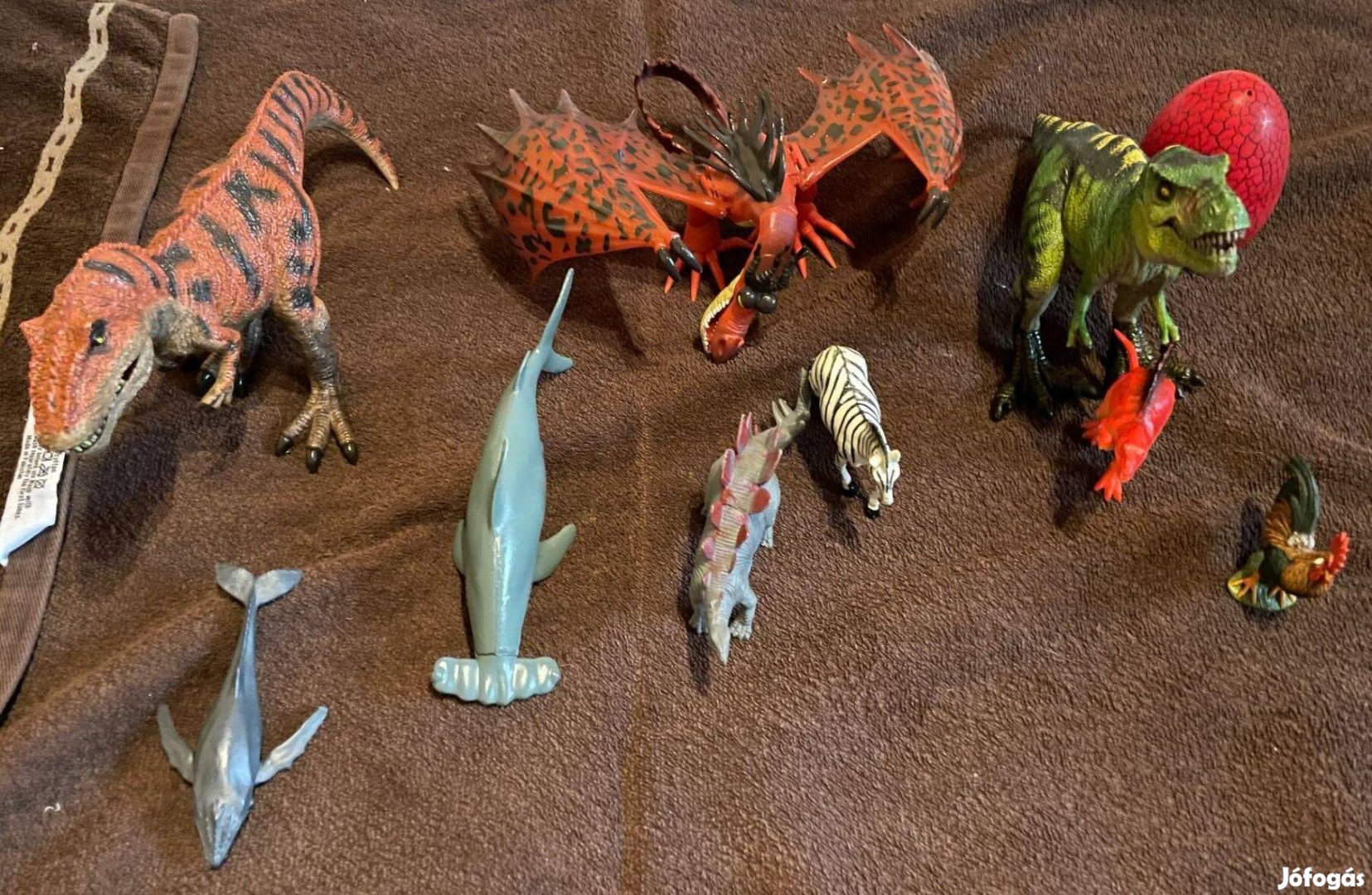 Különböző figurák (újszerű)dínó, T-rex, zebra, kakas, delfin, sárkány