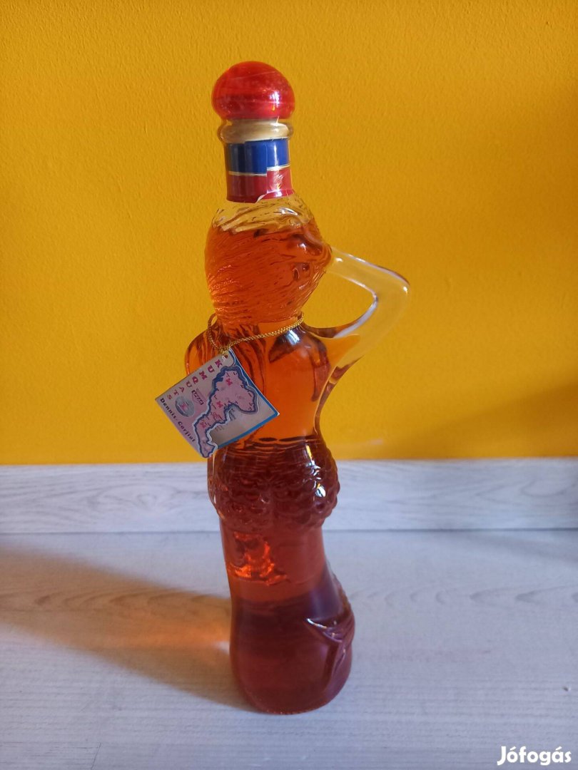 Különböző formájú díszüvegek