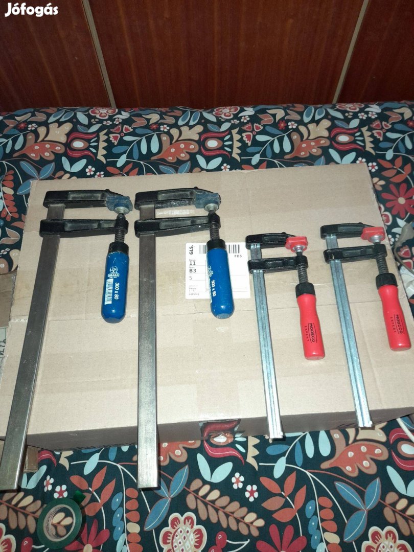 Különböző kézi szerszámok menetvágó ,dörzsár, fűrészek