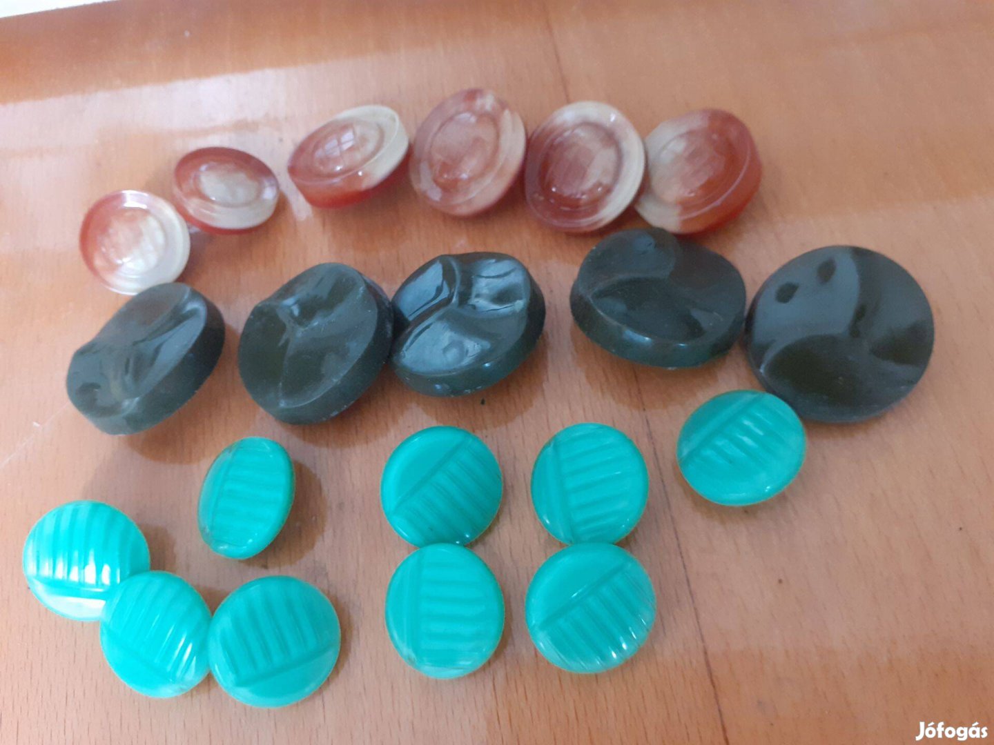 Különböző nagy pitykegomb pl kabátra