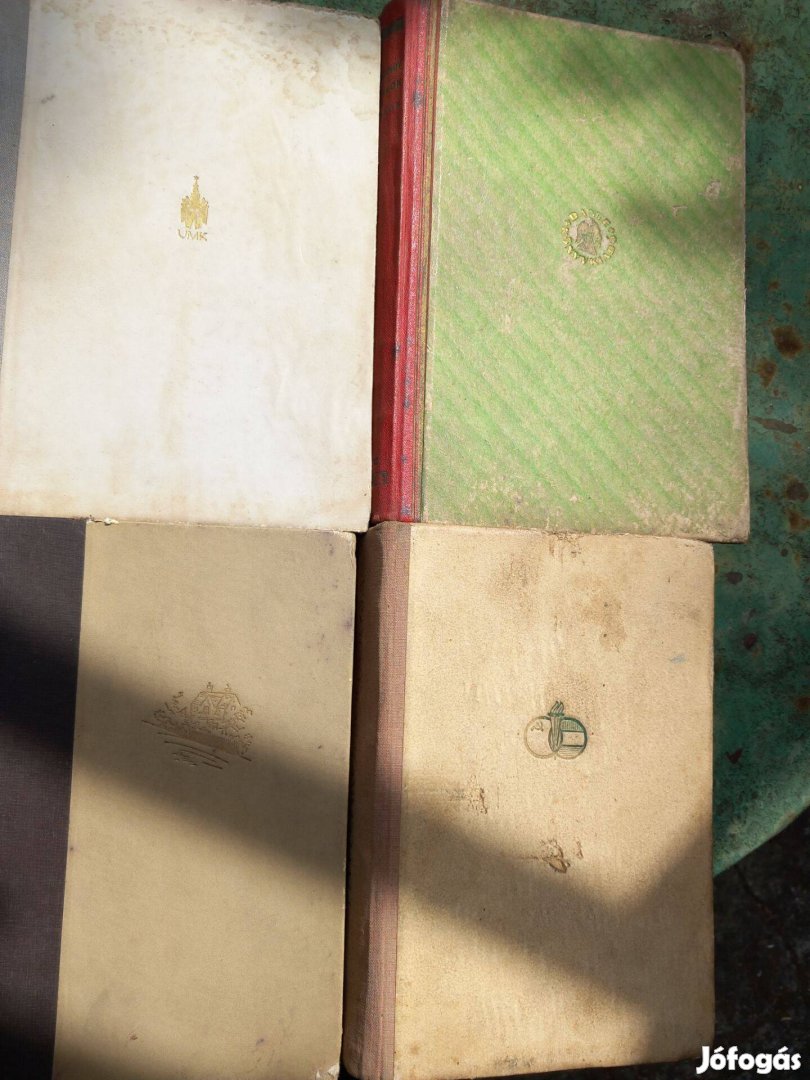 Különböző régi kiadású könyvek a 40-50-es évekből némelyik