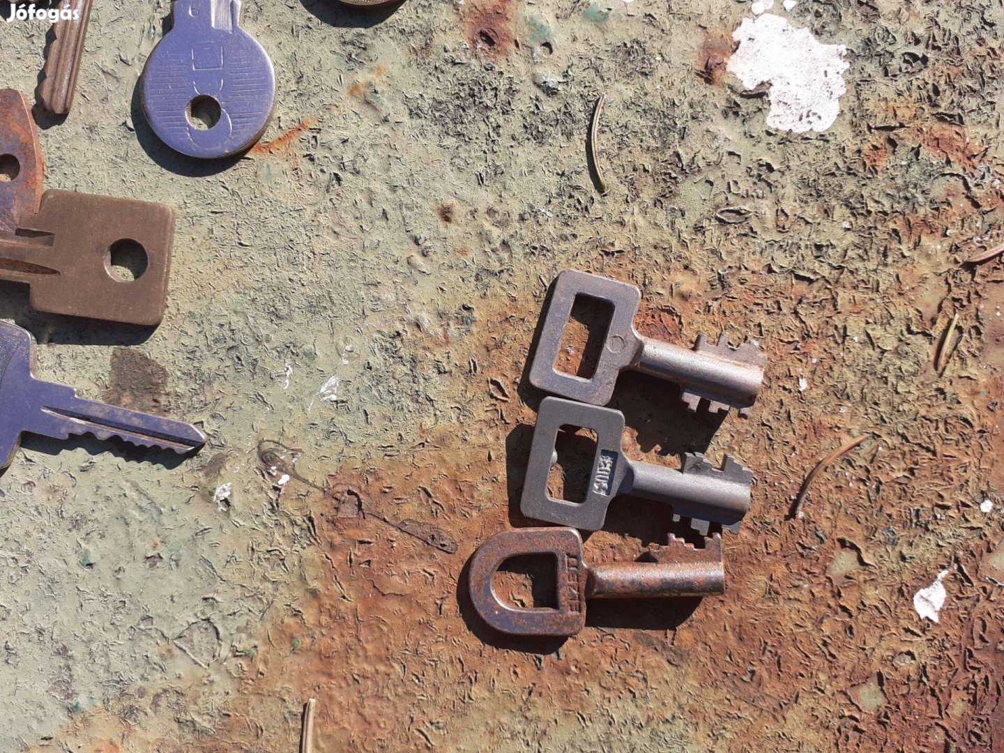 Különböző régi lakat kulcs, zárbetét kulcs mini lakat kulcs