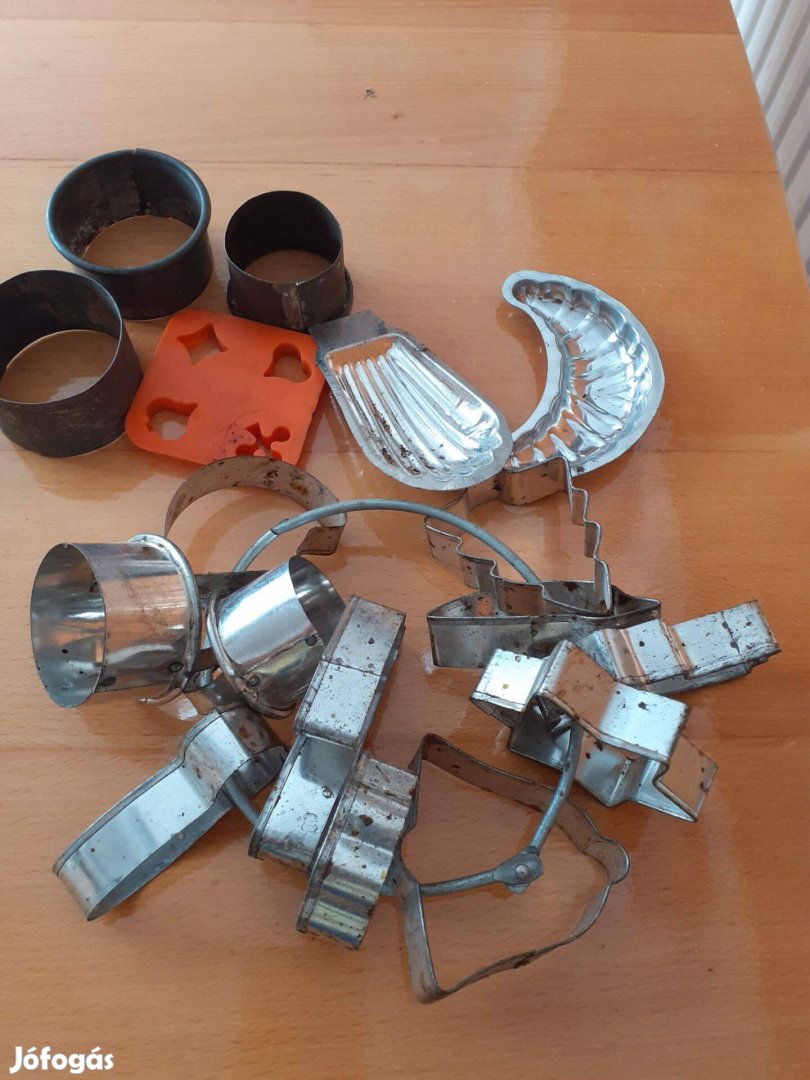 Különböző retro fém sütemény kiszúró szett 16db
