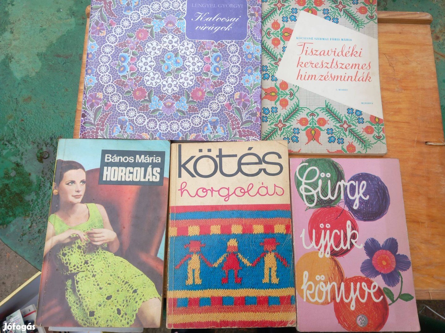 Különböző retro horgolás, kötés, hímzés könyvek a 70-es évekből