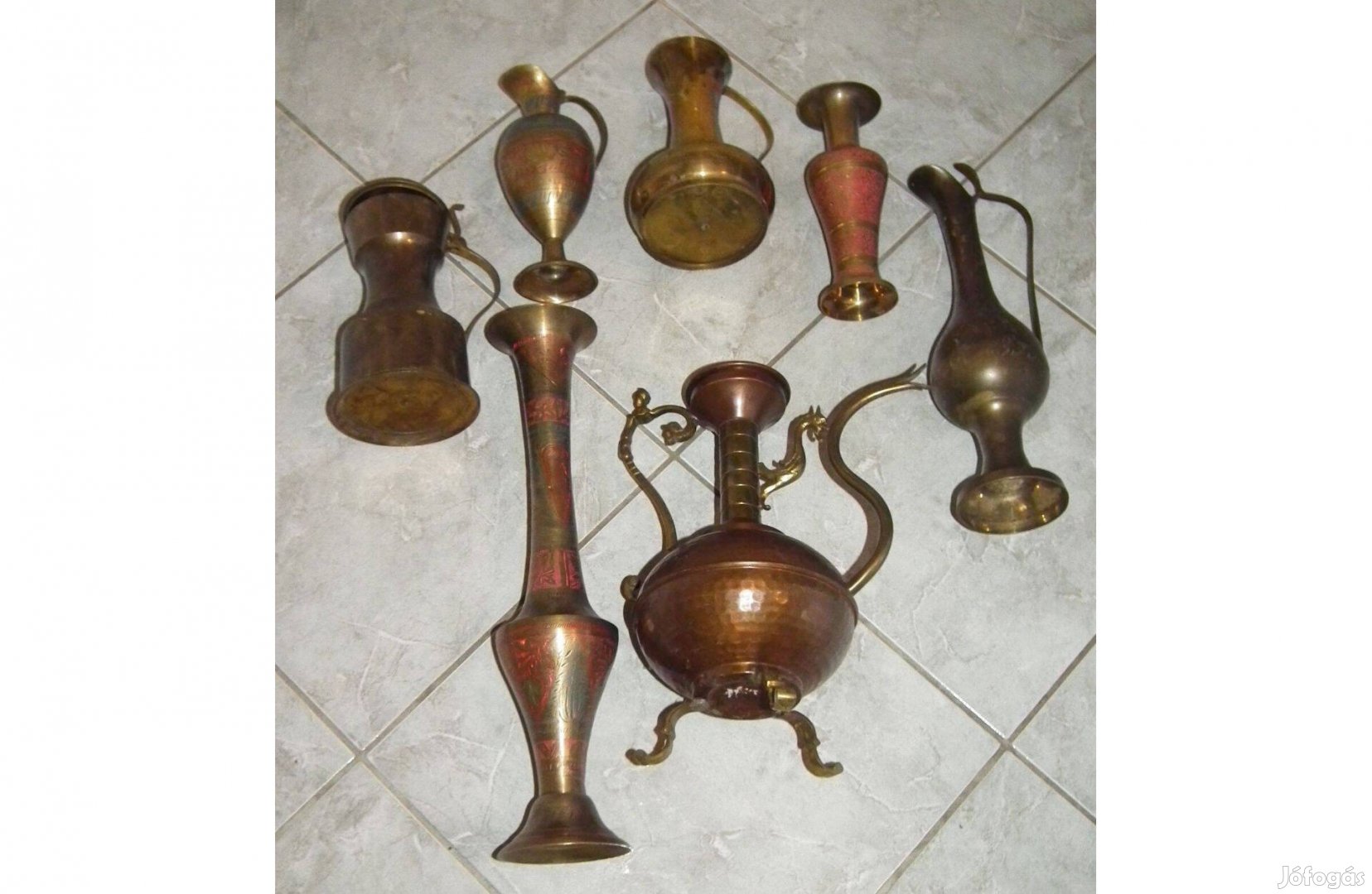 Különböző réz tárgyak kancsó kiöntő váza karaffa 5 db.