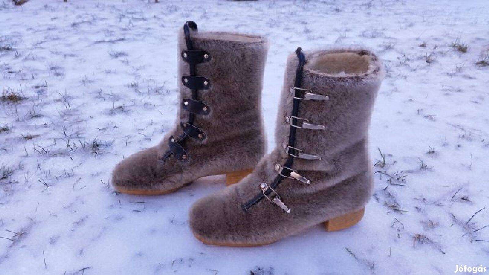 Különc Island női bundás szőrcsizma eladó! 39-es méret