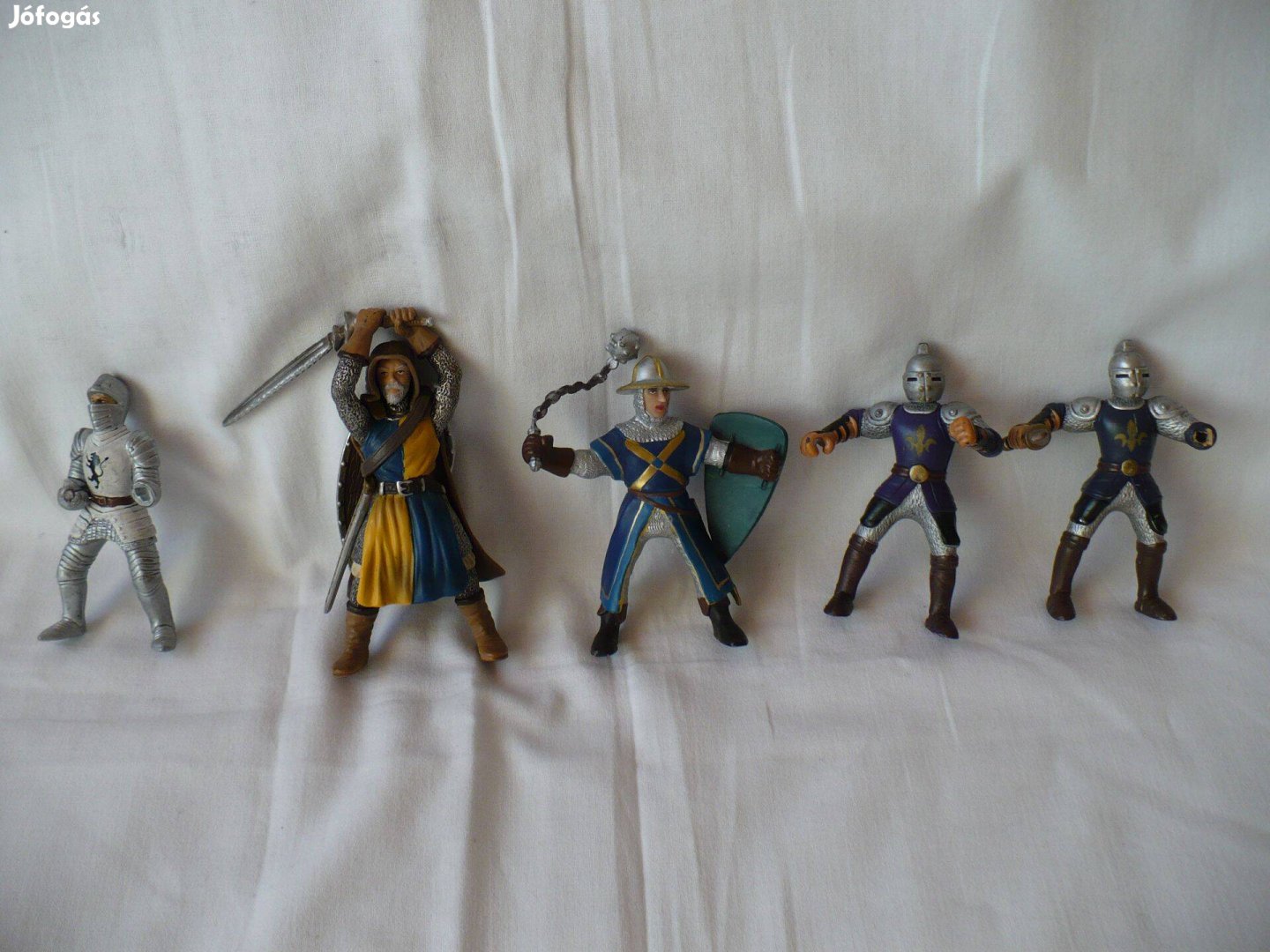 Különféle játék lovagok, figurák