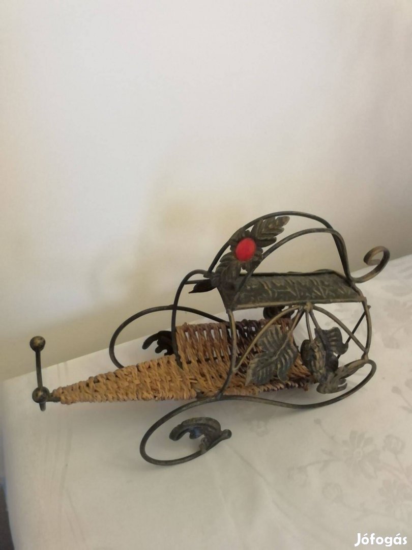 Különleges, szép, új bortartó, igényes ajándék,dekoráció