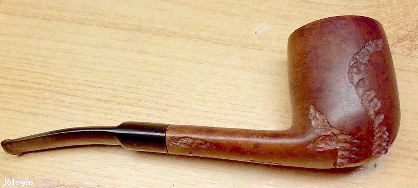 Különleges féregjáratokat imitáló gravírozással, Fine