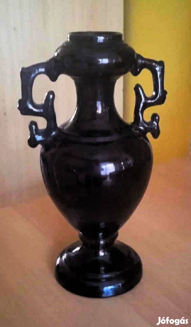 Különleges kétfülű amfora formájú kerámia váza