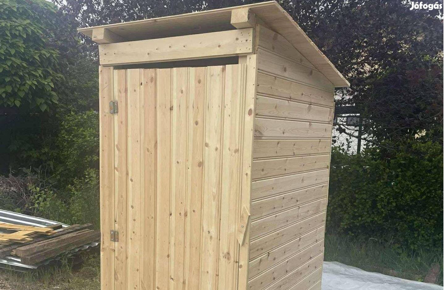 Kültéri WC - fa