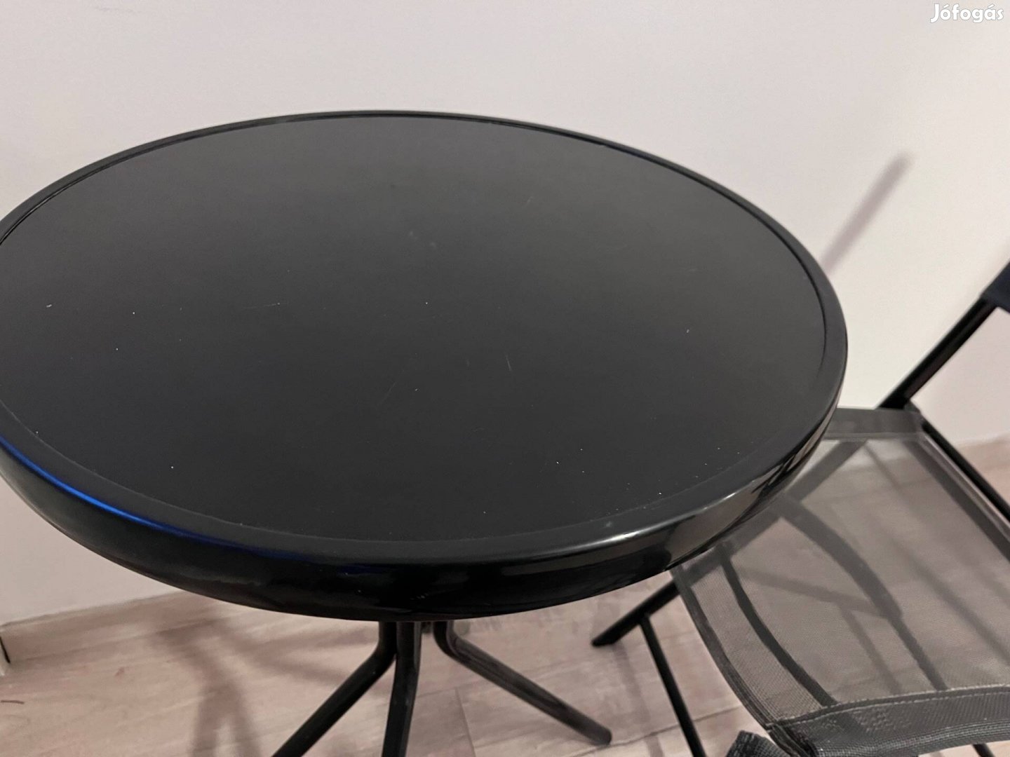 Kulteri asztal szekekkel