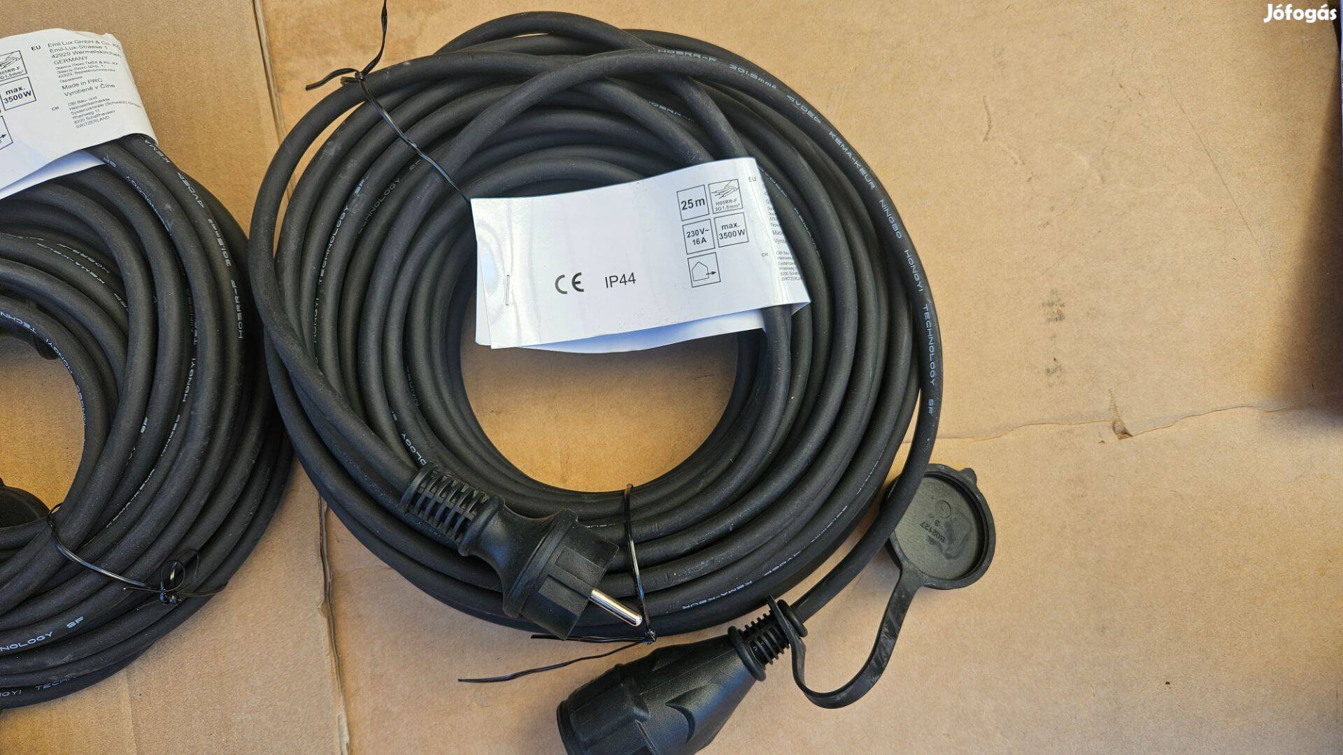 Kültéri hosszabbító csapfedeles gumi 3x1,5mm2, IP44 fekete (25m)