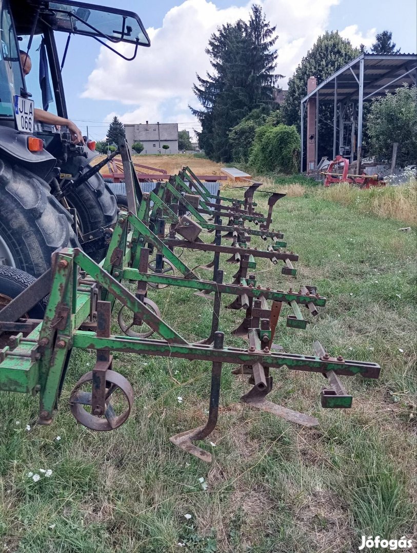 Kultivátor sorközművelő