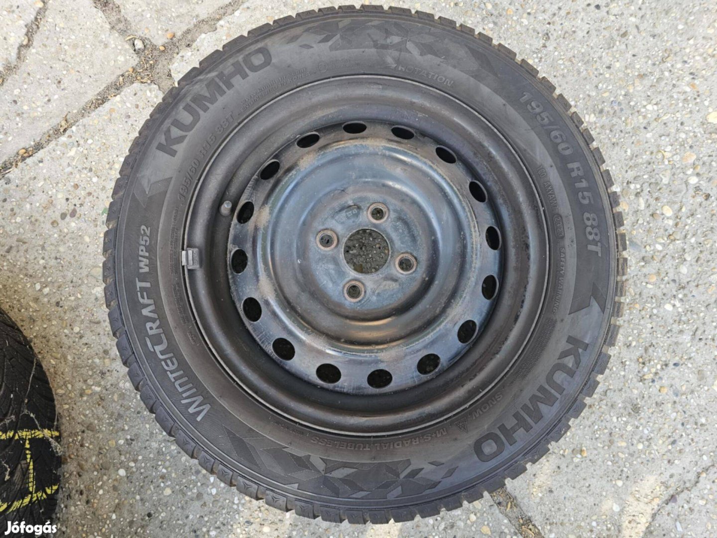 Kumho 195/60 R15 téli autógumi