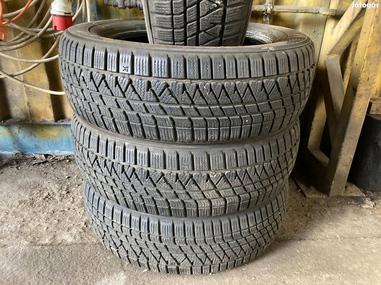 Kumho 215/65 R17 99T SUV Winter téli gumi 4 db egyben