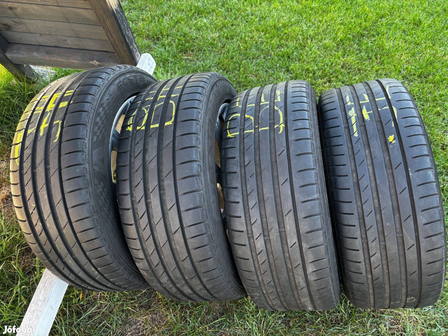 Kumho 225/50R17 4db nyári 6/4 mm-es szett