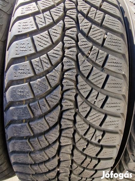 Kumho 225/55R17 WP71 6-7mm DOT16 használt gumi HG13689 téli