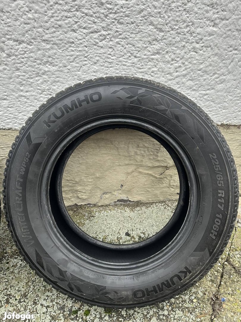 Kumho 22565 r17 téligumi