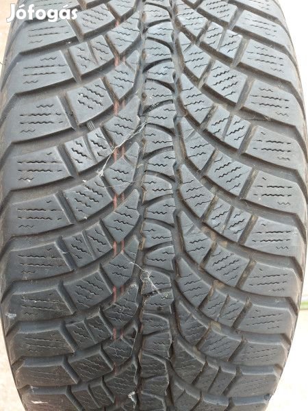 Kumho 235/45R19 WP71 6-7mm DOT19 használt gumi HG8215 téli