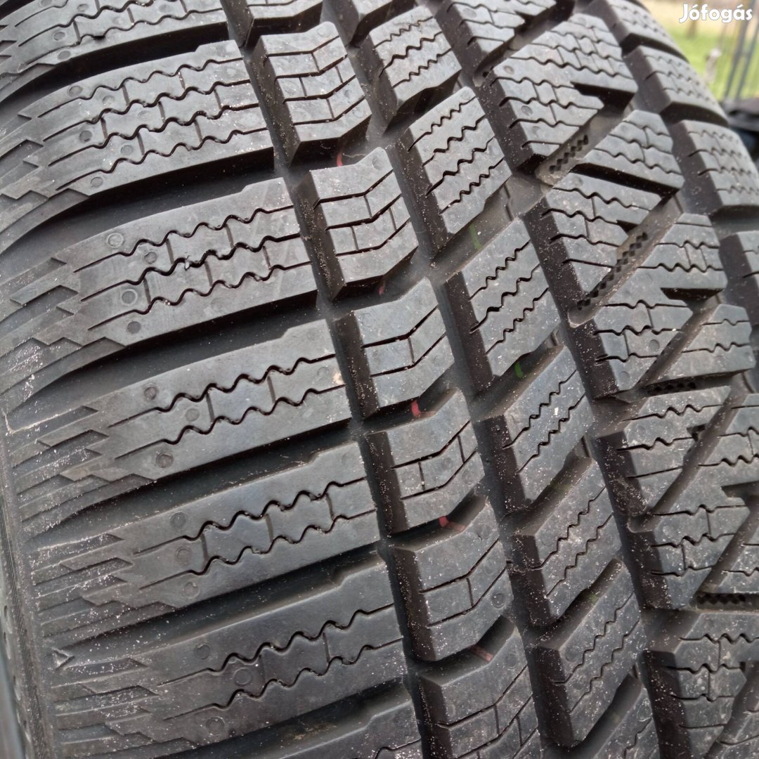 Kumho 235/50 R19 Téli Gumi Újszerű állapotban