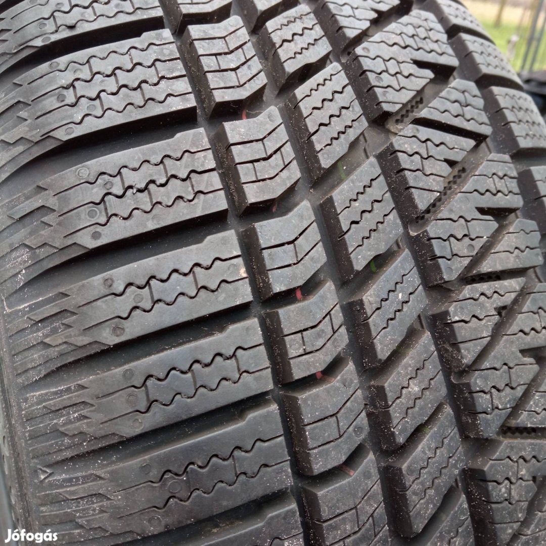 Kumho 235/50 R19  SUV Téli Gumi Újszerű állapotban