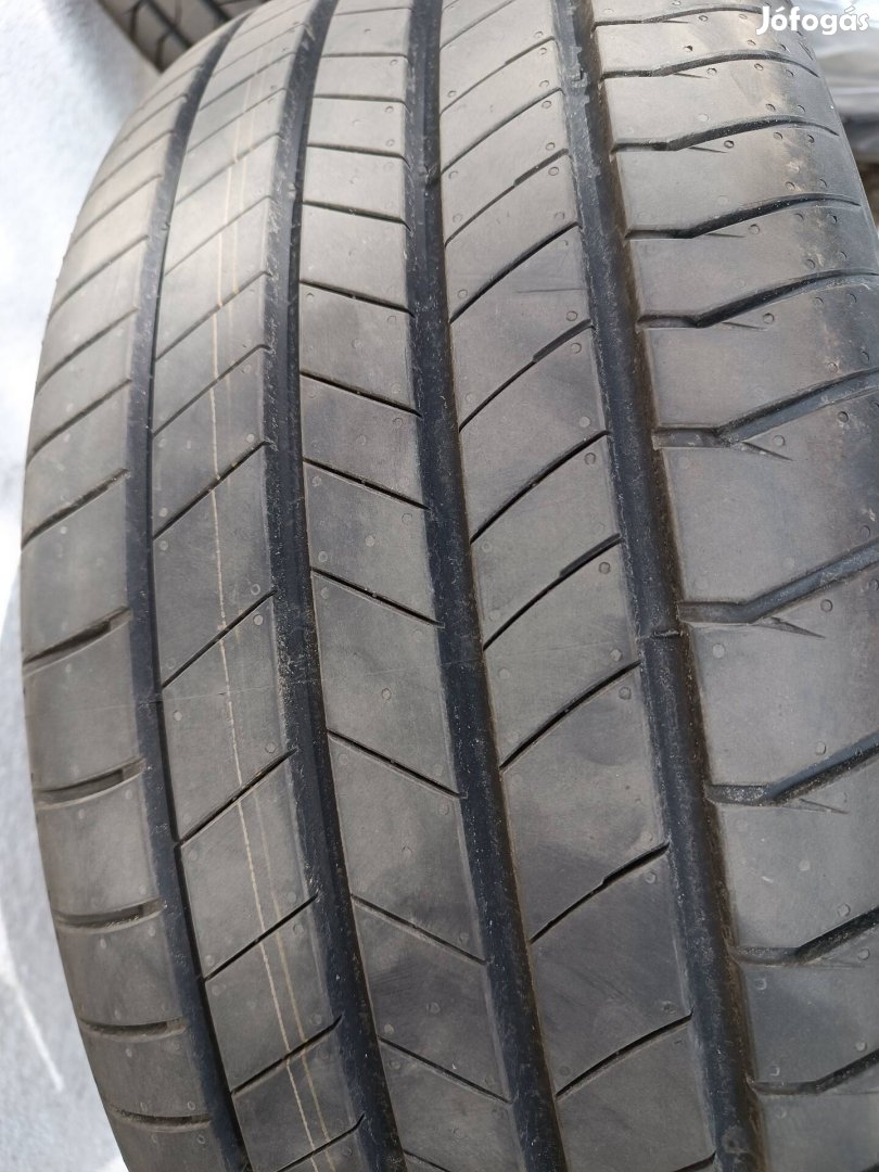 Kumho 235/50 R19 nyári gumi szett