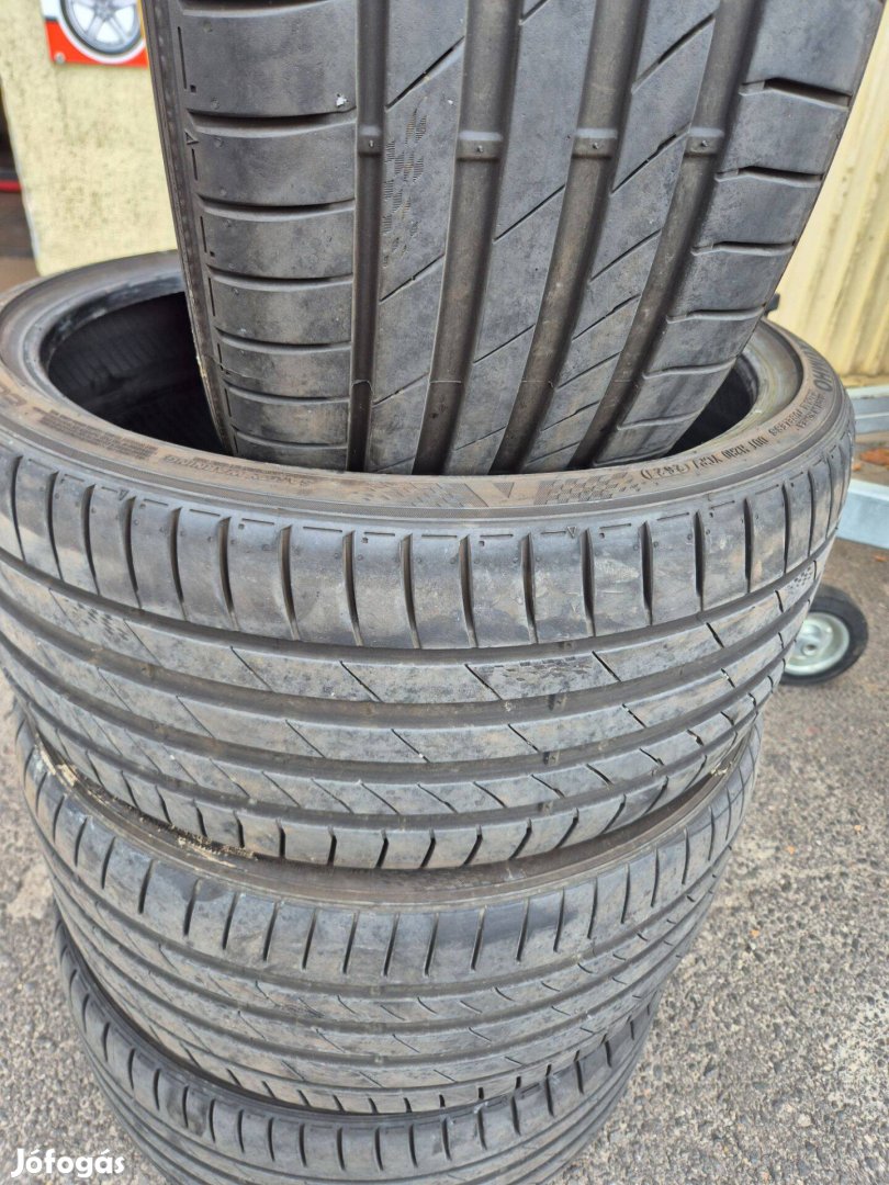 Kumho 245/30/20 nyári gumi eladó!