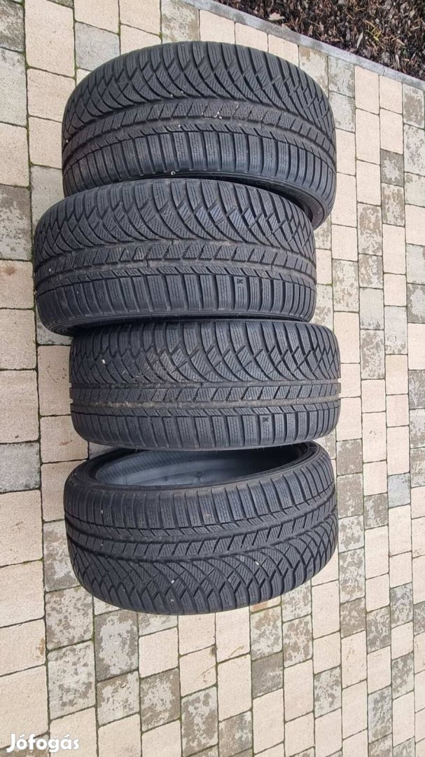 Kumho 255/35/21-es 99 %-os téli gumi szett